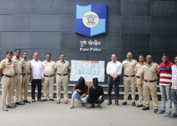 रात्रीच्या वेळी एकटे जाणा-या नागरीकांना हत्याराचा धाक दाखवुन जबरदस्तीने त्यांचेकडील मोबाईल हिसकावुन नेणा-या टोळीस केले जेरबंद