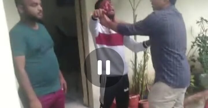 नागपूर जवळील कन्हान मध्ये पोलिसांची कृरता तरुणाला बेदम मारहाणीचा व्हिडिओ व्हायरल.