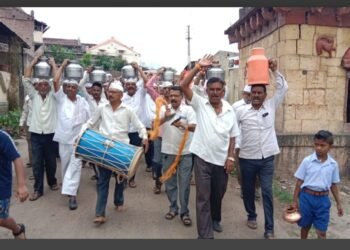 पावसाचं भीषण संकट! वाई तालुक्यातील चांदकच्या ग्रामस्थांनी पावसासाठी चक्क देवाधिदेव महादेवांना कोंडलं!