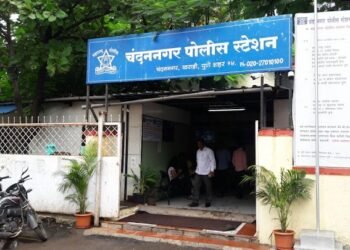 पुणे शहरातील चंदननगर पोलीस स्टेशन हद्दीत पोलिसांनी धडक कारवाई करत दोन चोरांना ठोकल्या बेड्या.