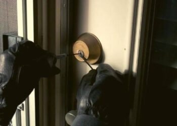 गुन्हे शाखा युनिट ६ ची कौतुकास्पद कामगिरी ! घरफोडी चोरी करणारे गुन्हेगारास २४ तासाचे आत केले जेरबंद..