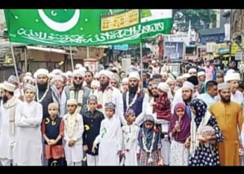 पुण्यात ईद ए मिलाद मोहम्मद पैगंबर यांच्या जयंतीनिमित्त भव्य मिरवणूक उत्साहात संपन्न.