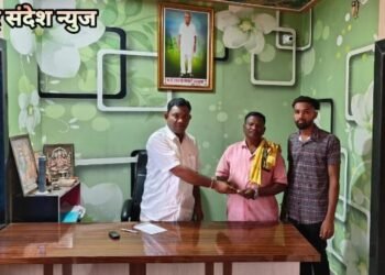 आलापल्ली येथील बॅडमिंटनपटूला माजी जि.प.अध्यक्ष अजय कंकडालवार यांच्या कडून आर्थिक मदत.