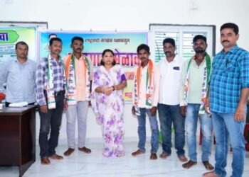 ग्रामपंचायत कोर्ला सुशीला गणपत वेलादी सरपंचसह ग्रा.प सदस्य यांचा राष्ट्रवादी काँग्रेस पक्षामध्ये पक्ष प्रवेश.