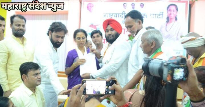 वर्धा जिल्ह्यात शेतकऱ्यांना २४ तास वीज पुरवठा द्या: खासदार सुप्रिया सुळे यांना निवेदनातून मागणी.