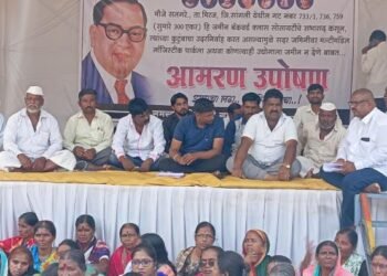 सांगली जिल्हाधिकारी कार्यालयासमोर आमरण उपोषणाला बसलेल्या सलगरे येथील नागरिकांना वंचित बहुजन आघाडीचा जाहीर पाठिंबा.