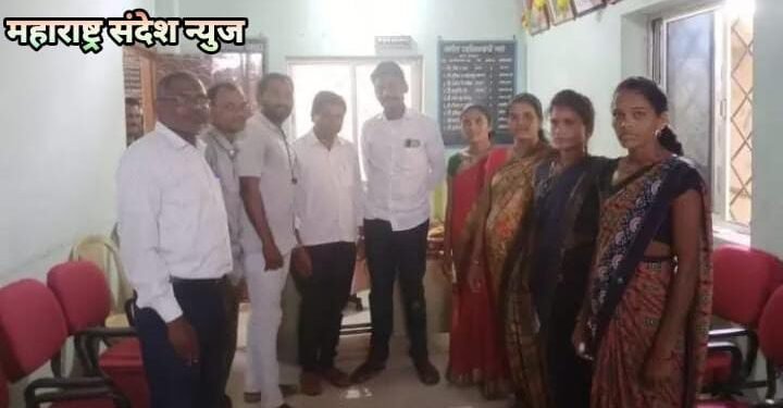 गोंडपिपरी तालुक्यातील चेकदरूर येथील ग्रामपंचायतचे नवनियुक्त सरपंच पदी अमोल भोयर यांची अविरोध निवड.