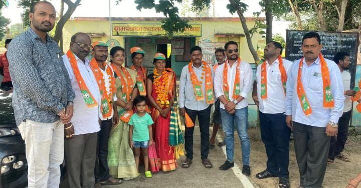 गोंडपिपरी तालुक्यातील चेकलिखितवाडा ग्रामपंचायतीवर भाजपची सत्ता; पुष्पा राऊत यांची सरपंचपदी अविरोध निवड