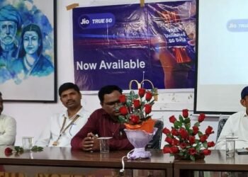 महात्मा ज्योतिबा फुले महाविद्याल बल्लारपूर येथे अर्निंग अपॉर्च्युनिटी कार्यक्रम संपन्न.