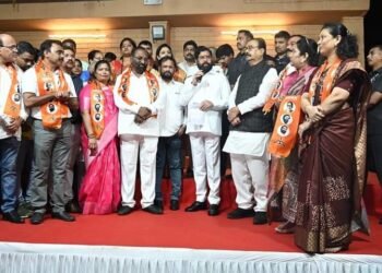 शिवसेना उद्धव ठाकरे पक्षाचे माजी नगरसेवक विष्णू सावंत आणि विनया सावंत यांचा शिवसेनेत जाहीर प्रवेश