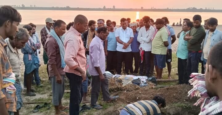 जाफ्राबाद ग्राम पंचायत चे सदस्या महेंद्र दुर्गम यांचे लहान भाऊ नागेश दुर्गम यांच्या अल्पशा आजाराने झाले निधन.