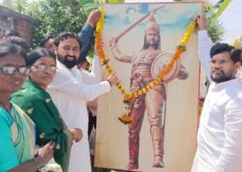 हिंगणघाट तालुक्यातील जामनी गोजी येथे वीरांगना राणी दुर्गावती जयंती निमित्त आदिवासी समाजाचा मार्गदर्शन मेळाव्या संपन्न.