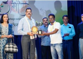 पुणे: गणेशोत्सव दरम्यान पोलीस अधिकारी व कर्मचारी अविरत कर्तव्य बजावत असणाऱ्या पोलीसांचा सत्कार.