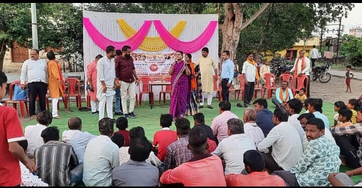 हिंगणघाट येथे शिवसेना (ठाकरे) पक्षाच्या वतीने राज्यभर “होऊ दे चर्चा” हा उपक्रमा अंतर्गत सरकारचा भांडाफोड.