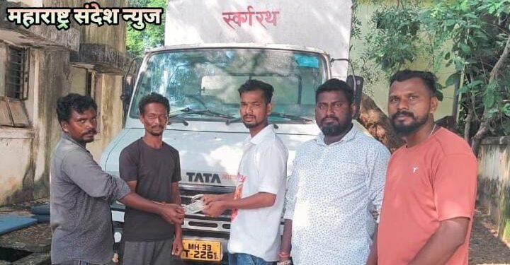 राजे अम्ब्रिशराव आत्राम यांनी किष्टापुर दोडगेर येथील मृत इसमाचा शव स्वगावी नेण्यास वाहन उपलब्ध करून देत केली आर्थिक मदत.