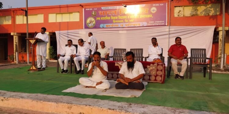 भारत विद्यालयात सकाळ ‘स्वास्थम’ कार्यक्रमाचे आयोजन,  नित्य योगाभ्यासातुन लाभते शारीरिक, मानसिक सक्षमता: वसंत पाल