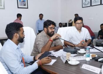 दिव्यांग व्यक्ती घरकुलापासून वंचित राहणार नाही यासाठी काम करा बच्चू कडू अभियान अध्यक्षांकडून दिव्यांग कल्याणाचा आढावा.