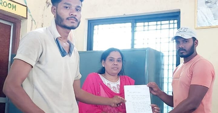 तिमरम येते शवपेटी उपलब्ध करून द्या ग्रामपंचायतकडे निवेदनातून मागणी.