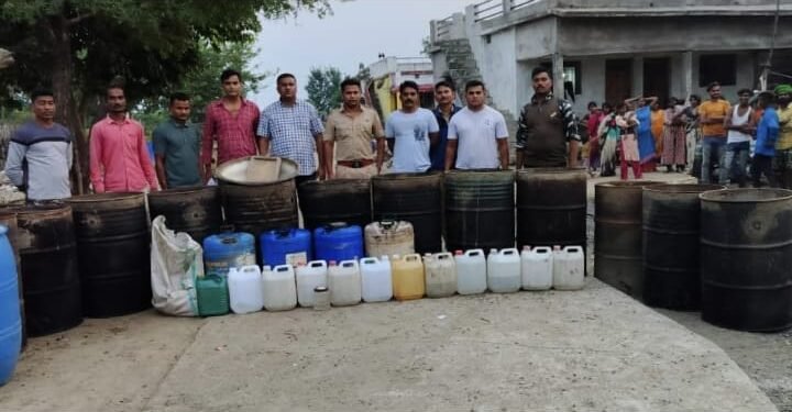 समुद्रपूर पोलीस स्टेशनच्या हद्दीत वायगाव गोंड पारधी बेडा येथे धडक वॉशआउट मोहिम राबवत मोठी कार्यवाही.