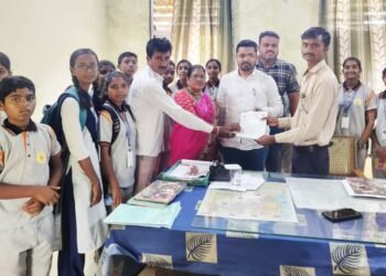 नियमित बस सेवाभावी विद्यार्थ्यांचे हाल, आगार प्रमुख यांना निवेदन.