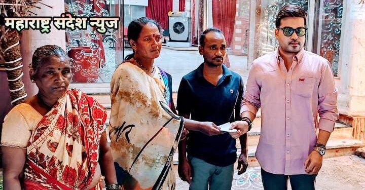 बोरी येथील कॅन्सरग्रस्त विजय पुल्लीवार यांना राजे अम्ब्रिशराव आत्राम यांनी दिली आर्थिक मदत.