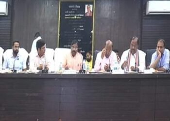 विकास कामाच्या दर्जा सोबत कामामध्ये गती असावी- सुधीर मुनगंटीवार, विविध विभागाचा आढावा बैठक