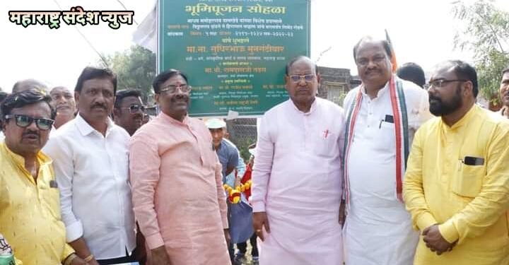 पालकमंत्री सुधीर मुनगंटीवार यांच्याहस्ते मदनी येथे ४४ लाख रुपये विकासकामांचे भूमिपूजन.