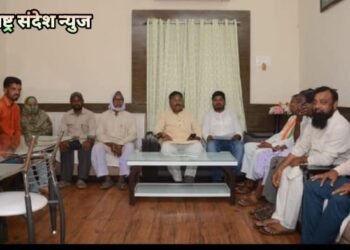 सिरोंचा: अतिदुर्गम भागात कांग्रेस नेते माजी आमदार डॉ. नामदेवराव उसेंडी यांनी घेतली कांग्रेस पदाधिकारी व कार्यकर्त्यांशी भेट.