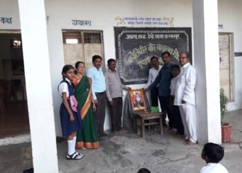 जनता हायस्कूल (डेपो शाखा) बल्लारपूर शाळेत शहिद वीर बाबुराव पुलेश्वर शेडमाके यांना अभिवादन.
