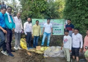 वर्धा जिल्हात 300 वनराई बंधारे निर्मितीचा जिल्हाधिकारी  यांच्या हस्ते शुभारभ.