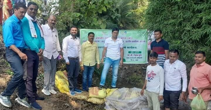 वर्धा जिल्हात 300 वनराई बंधारे निर्मितीचा जिल्हाधिकारी  यांच्या हस्ते शुभारभ.
