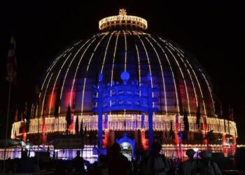 पवित्र दीक्षाभूमी विकासापासून दूर, नागपुर हायकोर्टाचा राज्य सरकार, महानगर पालिकेला आदेश.