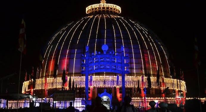 पवित्र दीक्षाभूमी विकासापासून दूर, नागपुर हायकोर्टाचा राज्य सरकार, महानगर पालिकेला आदेश.