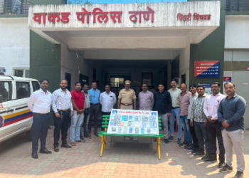 उघडे दरवाजावाटे घरात प्रवेश करुन मोबाईल चोरणारे चोरटयांना अटक आरोपींकडुन किं.रु.१७,००,०००/- चे ३३ मोबाईल जप्त वाकड पोलीस स्टेशन तपास पथकाची कामगिरी.