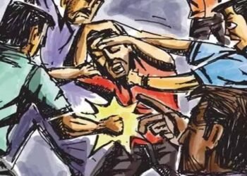 पुणे: आम्हच्या कडे काय बघते म्हणून चार आरोपींनी केली दोघांना शिवीगाळ करुन, लाकडी बांबु व बेल्टने मारहाण.