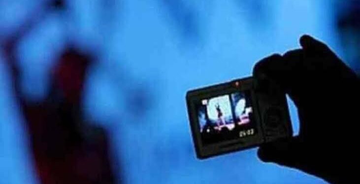 चंद्रपूर: अल्पवयीन मुलीचे अश्लील व्हिडिओ बनवून सोशल मीडियावर व्हायरल. तर दुसरीकडे मुलीचा छळ.