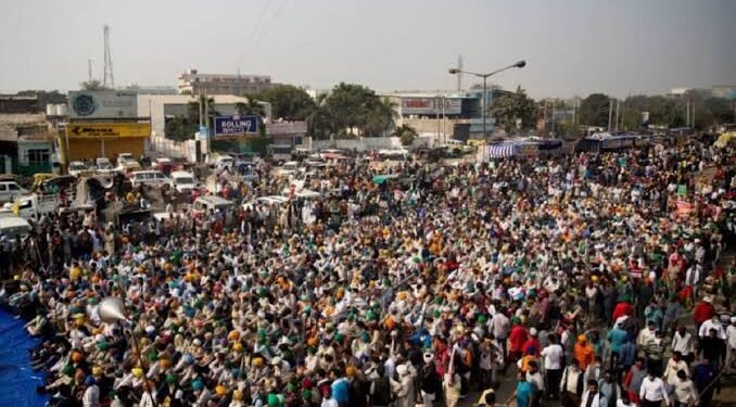 पुणे: सरकारी शाळांचे खासगीकरण करणे व कंत्राटी भरती करण्याचा शासन निर्णय रद्द करण्यासाठी काढण्यात आला मोर्चा.