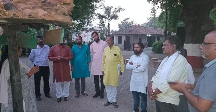 मराठा असो की ओबीसी, भटके विमुक्त आरक्षण समर्थक असो त्यांनीं ‘सत्यासाठी आग्रह करावा पण अहिंसेच्या तत्त्वावर आधारित सत्याग्रहाचा मार्ग स्वीकारावा: राजेंद्र वनारसे