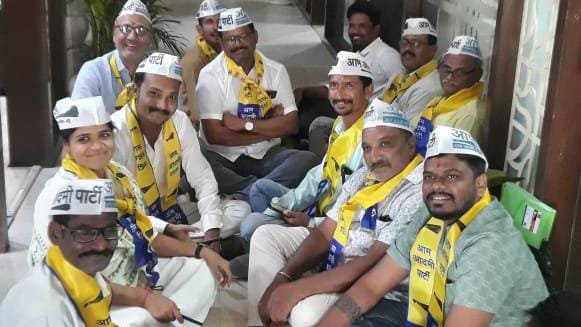 चंद्रपूर: फलक परवानगीसाठी घेतलेली रक्कम मनपाने केली परत, आमदाराच्या दबावात मनपाने केली बेकायदेशीर कारवाई.