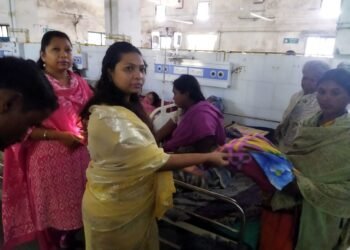 सिनेट सदस्य तनुश्री ताई आत्राम यांच्या वाढदिवसा निमित्त गरीब गरजूंना ब्लॅंकेटचे वाटप.