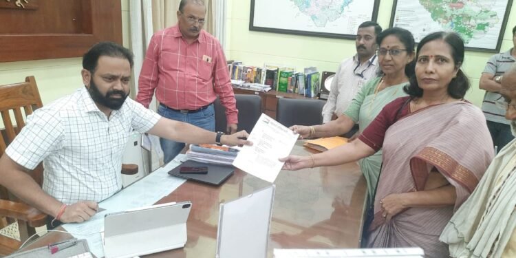 नागपूर शहर पुन्हा पाण्याखाली जाणार? सोनेगाव तलावावरील बांधकामास त्वरित स्थागिती द्या, राष्ट्रवादीची मुख्यमंत्री उपमुख्यमंत्री यांच्याकडे मागणी.