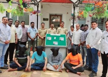 खुनाच्या गुन्हयातील मुख्य आरोपीस १२ तासात खडक तपास पथकाकडून अटक, मुख्य व साथीदार आरोपीकडून एकून ३ पोस्टल व २ जिवंत राउंड जप्त.