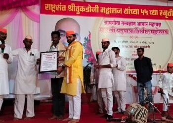 राष्ट्रसंत तुकडोजी महाराज यांच्या  कर्मभूमीत हिंगणघाटच्या रुग्णमित्र गजू कुबडे यांचा सत्कार