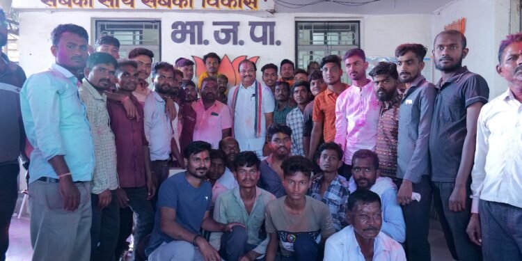 हिंगणघाट, समुद्र्पुर तालुक्यातील ग्रामपंचायत निवडणुकीत भाजपाची सरशी, आ. कुणावार यांचे जनसंपर्क कार्यालयात विजयाचा जल्लोष.