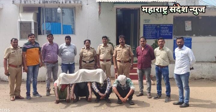 हिंगणघाट येथील दगडाने ठेचून जीव घेणाऱ्या 4 ही आरोपीला पोलिसांनी ठोकल्या बेड्या, स्थानिक गुन्हे शाखा व हिंगणघाट डी.बी पथकाची संयुक्त कारवाई.