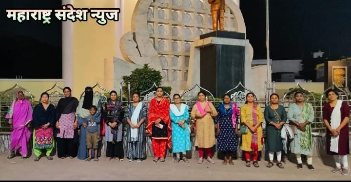 हिंगणघाट: शासकीय वैद्यकीय महाविद्यालय महिला कृती समितीचे १६२ व्या दिवशी केसांना काळ्या क्लिप लाऊन आंदोलन.