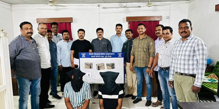 खंडणी विरोधी पथकाची धडाकेबाज कारवाई सराईत गुन्हेगारास साथीदारसह ०३ पिस्टल व ०६ रांऊडसह अटक