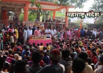 राजुरा येथील सोमेश्वर महादेव मंदिराच्या आवारात भाजप कडून दिवाळी फराळाचे वाटप.