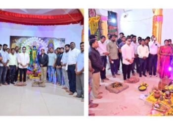 मोद्दुमडगू येथील काली मातेचे माजी पालकमंत्री राजे अम्ब्रीशराव आत्राम यांनी घेतले दर्शन, बंगाली बांधवांशी साधला आस्थेने संवाद.