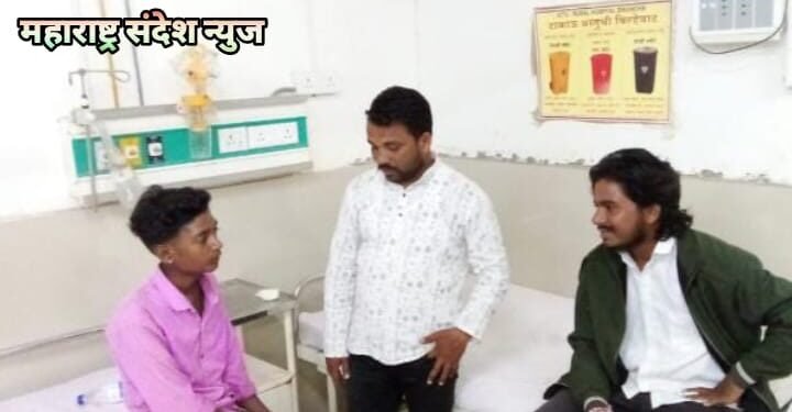 छतीसगड येथून रस्ते भटकून सिरोंचात आलेल्या मुलाची मूलकला फाऊंडेशनच्या सहकार्याने घडविली कुटुंबियांची भेट.